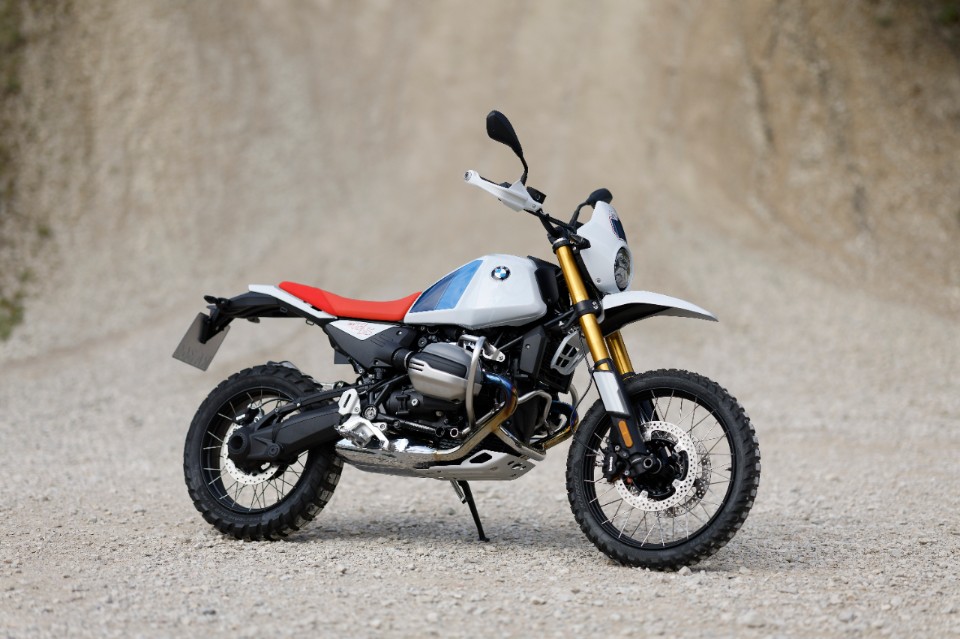 Prendeteci pure per matti, ma la BMW R12 G/S è la vera erede della R80 G/S: ecco perché 