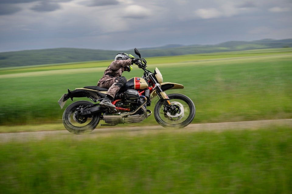 Prendeteci pure per matti, ma la BMW R12 G/S è la vera erede della R80 G/S: ecco perché 