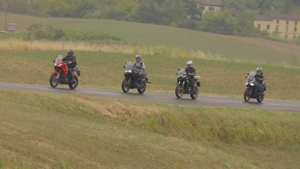 CROSSOVER 700 CINESI: tutte le rivali della Benelli TRK 702 a confronto