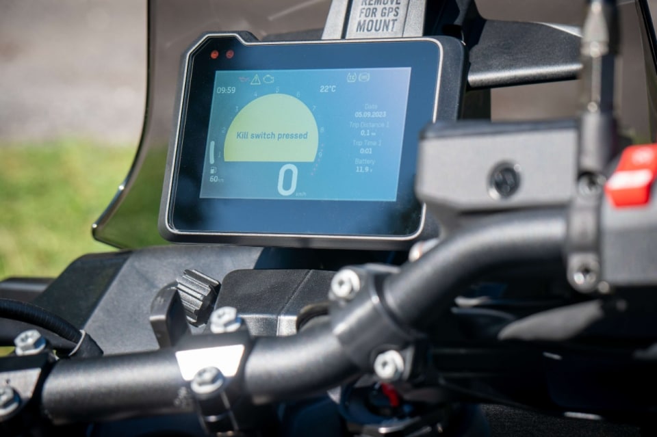 Husqvarna Norden 901 Expedition: Adventure media, soddisfazioni maxi (VIDEO)