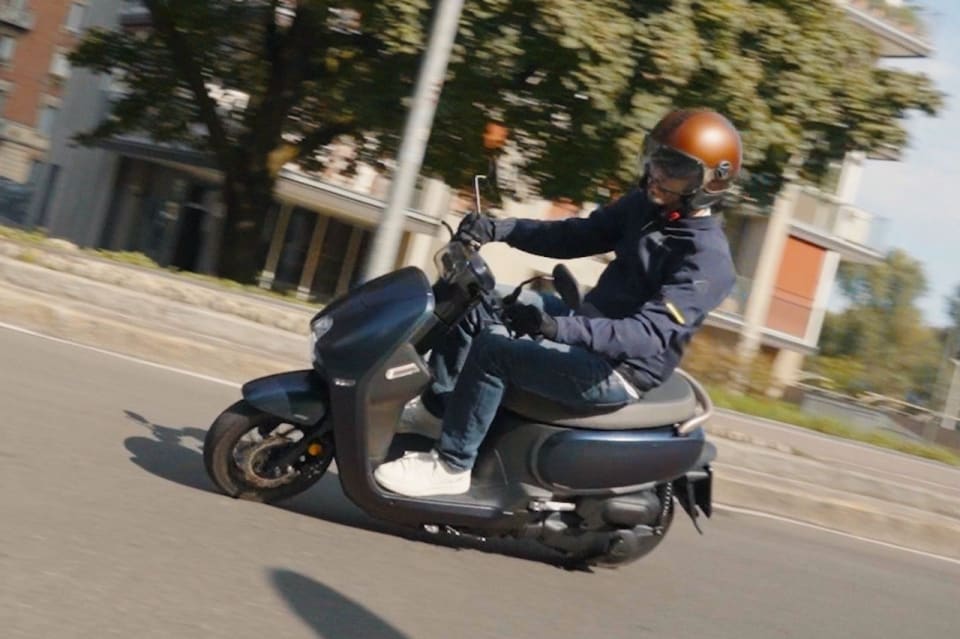 Leggerissimo, pratico e non consuma niente: ecco il SYM Colibrì 125, un nuovo peso piuma per la città