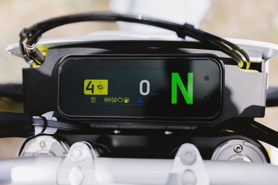 Husqvarna 701 Enduro 2026: il mono più potente al mondo in salsa dual