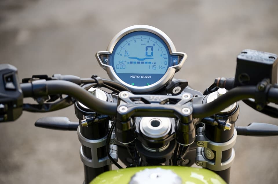 Moto Guzzi V7 Sport VS Triumph Speed Twin 900: qual è la miglior classic del 2025?