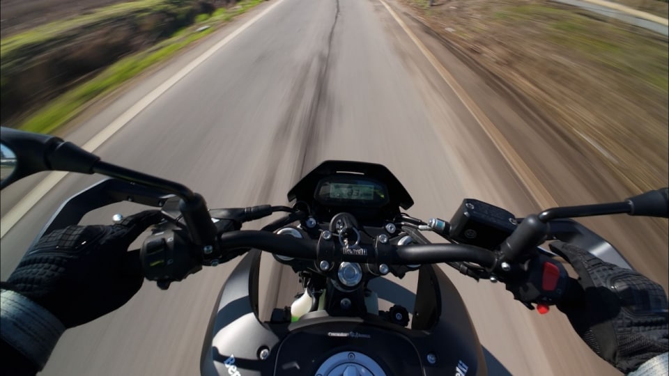 Test a Testa Benelli BKX 125 S VS CFMOTO 125NK: quale è meglio?