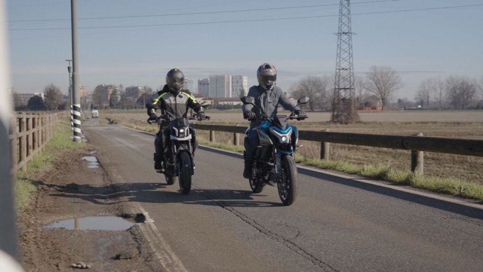 Test a Testa Benelli BKX 125 S VS CFMOTO 125NK: quale è meglio?