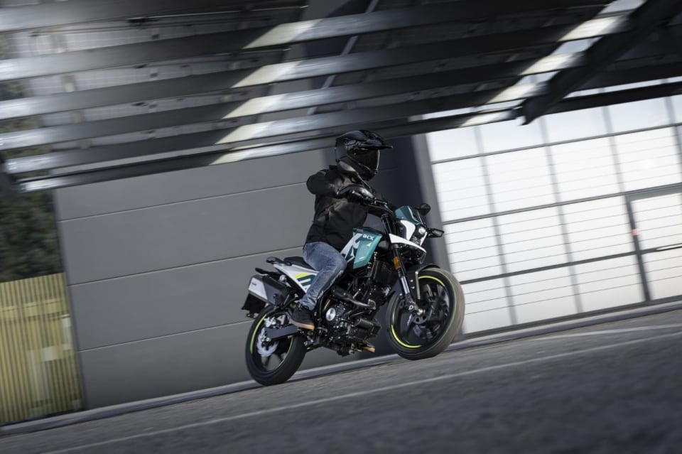 Test a Testa Benelli BKX 125 S VS CFMOTO 125NK: quale è meglio?