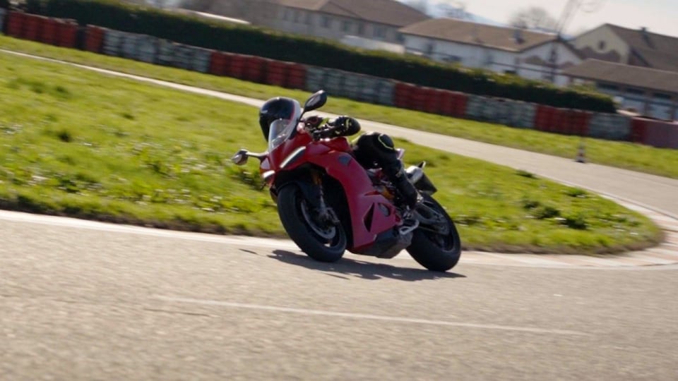 Panigale V2 S o KTM 990 RC R? Il Test a Testa