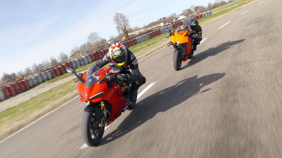 Panigale V2 S o KTM 990 RC R? Il Test a Testa