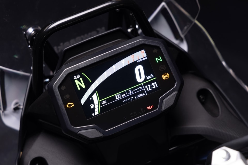 Test Kawasaki KLE 500: quando l’abito non fa il monaco