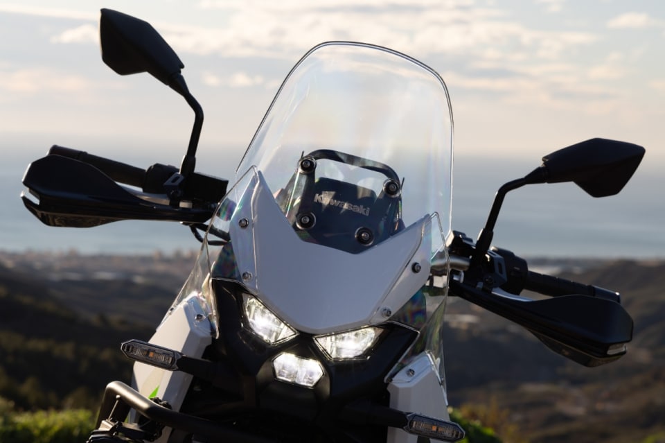 Test Kawasaki KLE 500: quando l’abito non fa il monaco