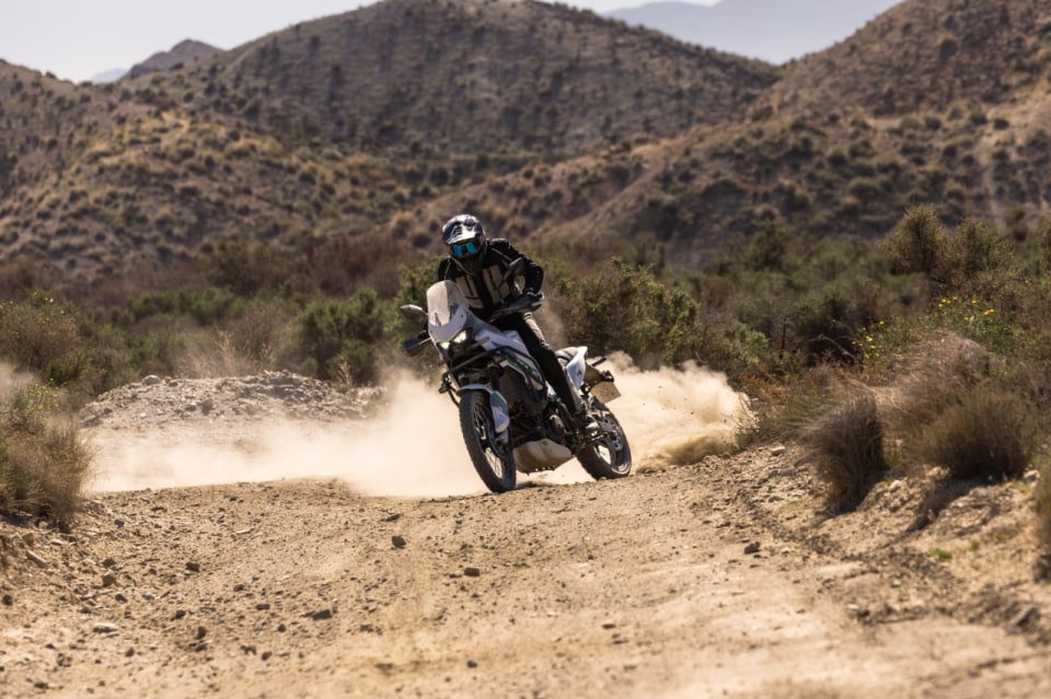 Test Kawasaki KLE 500: quando l’abito non fa il monaco