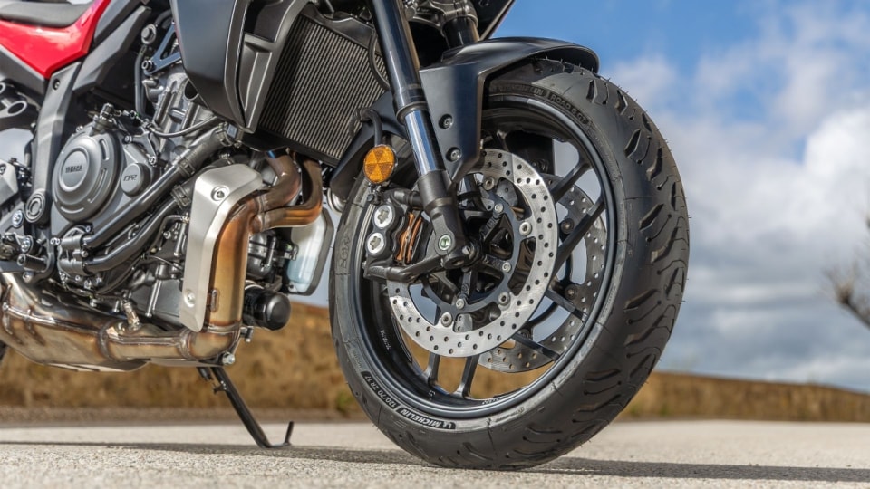 Honda NC750X VS Yamaha Tracer 7 Y-AMT: come vanno davvero le crossover automatiche per tutti