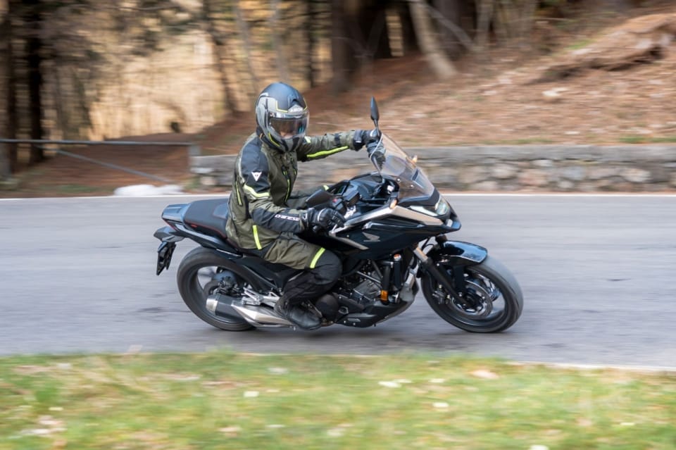 Honda NC750X VS Yamaha Tracer 7 Y-AMT: come vanno davvero le crossover automatiche per tutti