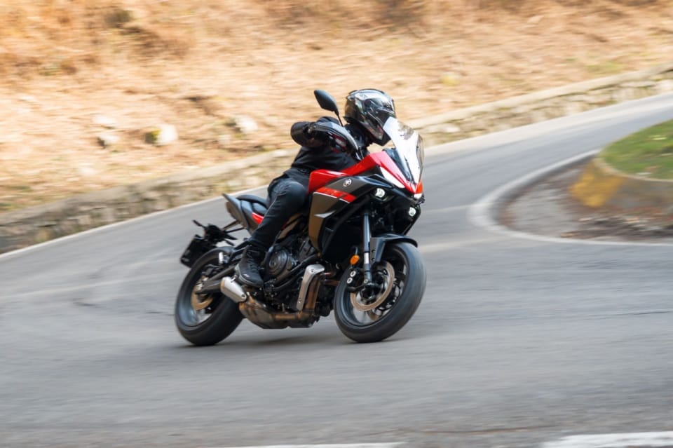Honda NC750X VS Yamaha Tracer 7 Y-AMT: come vanno davvero le crossover automatiche per tutti