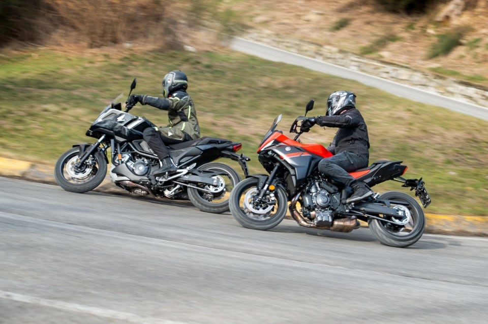 Honda NC750X VS Yamaha Tracer 7 Y-AMT: come vanno davvero le crossover automatiche per tutti