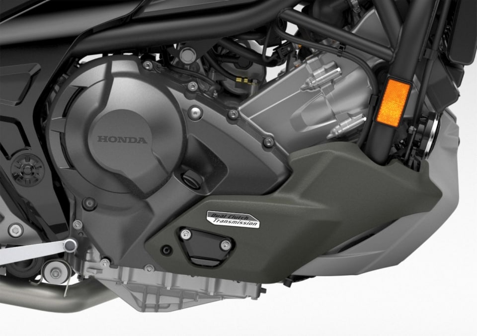 Honda NC750X VS Yamaha Tracer 7 Y-AMT: come vanno davvero le crossover automatiche per tutti