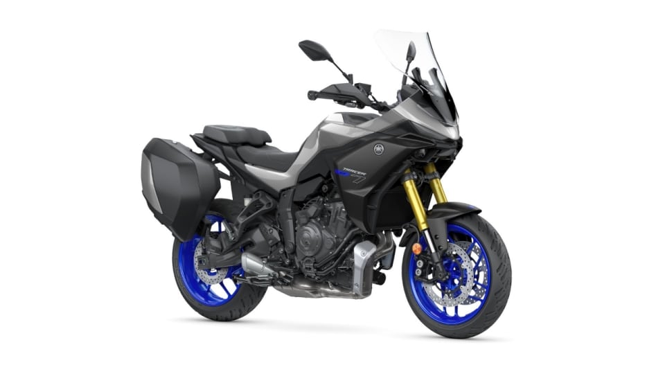 Yamaha Tracer 7 GT: la crossover media ora viaggia sul serio (e in automatico)
