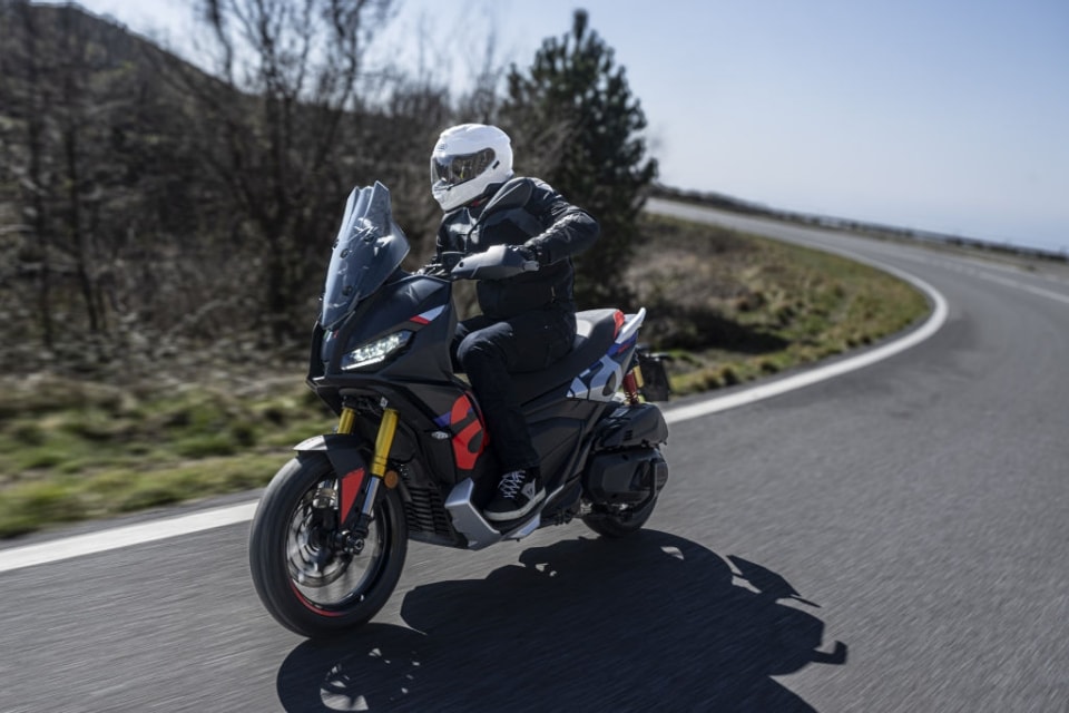 Aprilia SR GT 400: è lui lo scooter dell'anno?