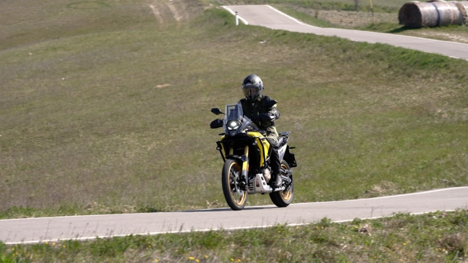 CFMOTO 800MT-X VS Voge Valico 800DSX Rally: qual è la miglior Adventure media sotto i 9.000 euro?