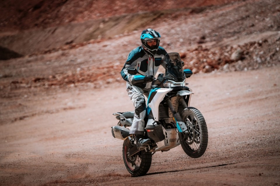 CFMOTO 800MT-X VS Voge Valico 800DSX Rally: qual è la miglior Adventure media sotto i 9.000 euro?