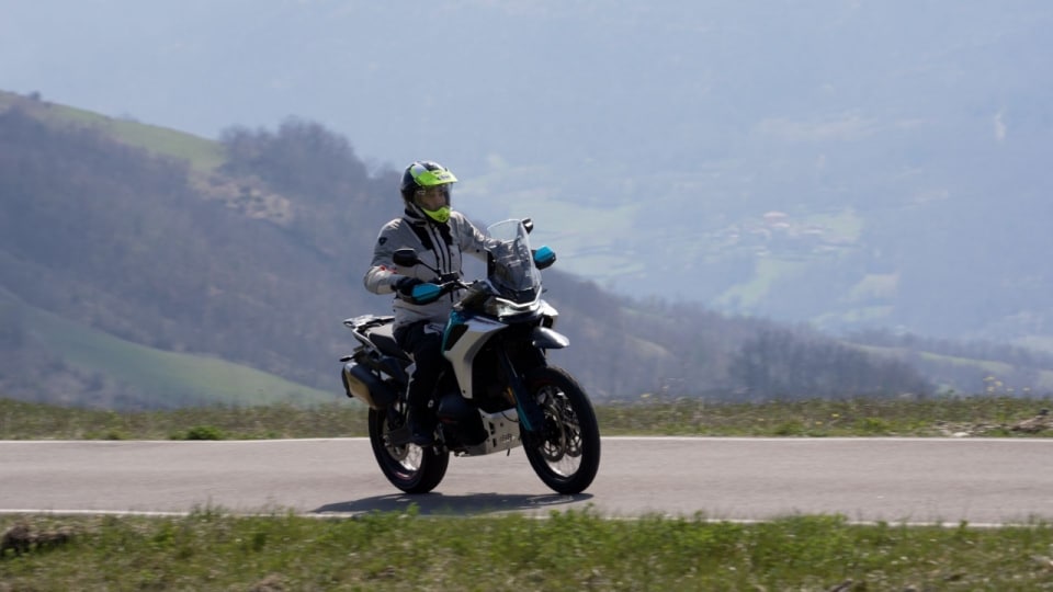 CFMOTO 800MT-X VS Voge Valico 800DSX Rally: qual è la miglior Adventure media sotto i 9.000 euro?