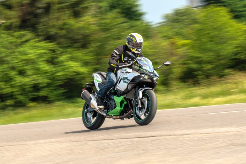 Kawasaki Ninja 7 Hybrid: il futuro è presente