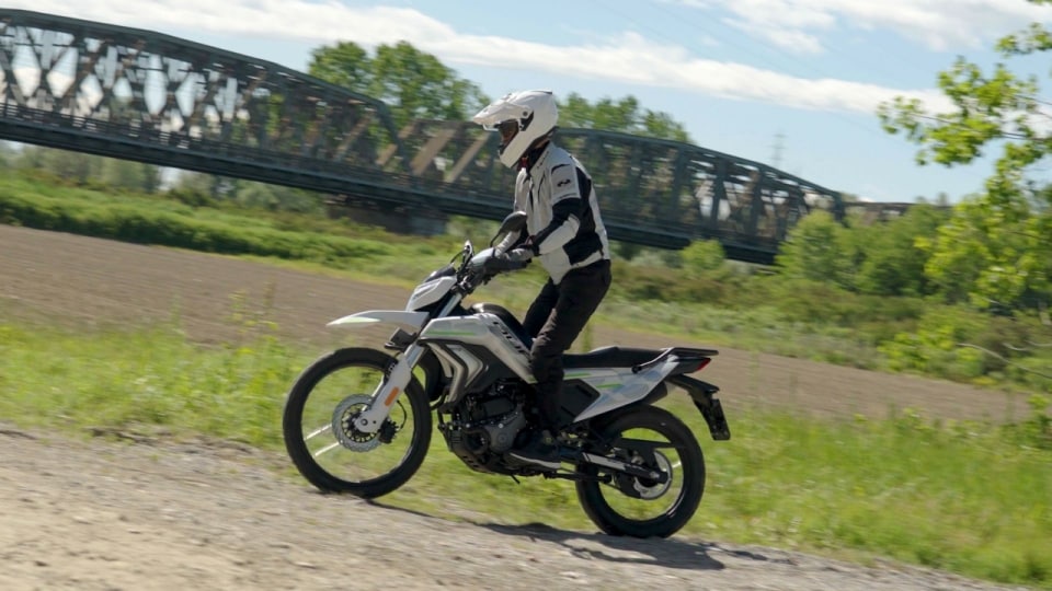 CFMOTO 250Dual: sognare l'avventura spendendo meno che per uno scooter