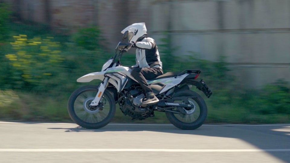 CFMOTO 250Dual: sognare l'avventura spendendo meno che per uno scooter