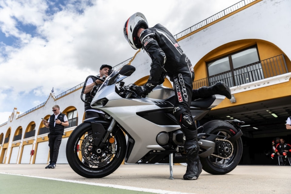 La nuova Norton Manx R non vuole battere le rivali. Vuole conquistarti