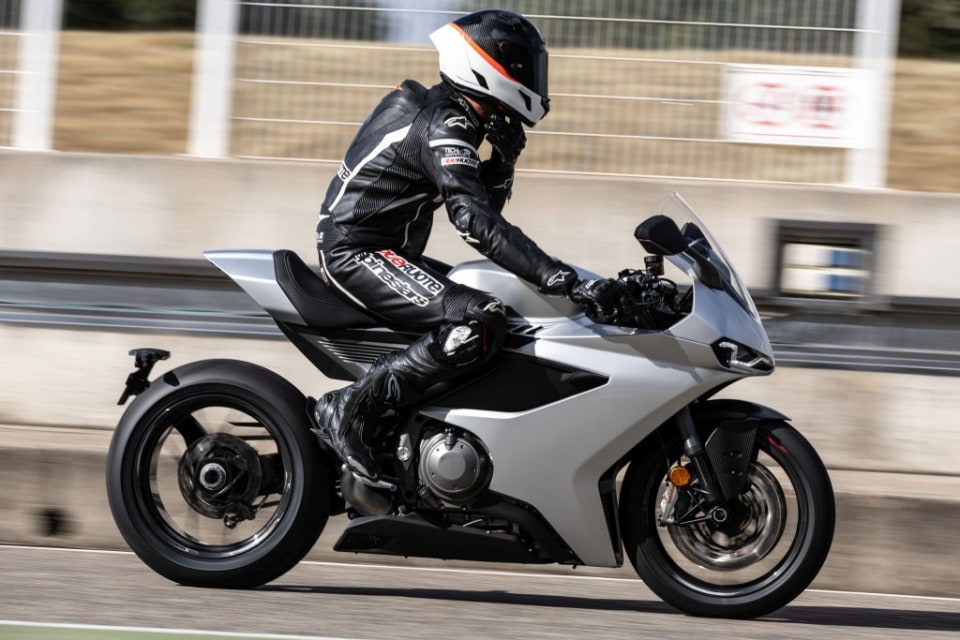 La nuova Norton Manx R non vuole battere le rivali. Vuole conquistarti