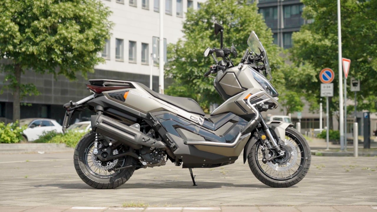 Zontes ZT 368 G: come va lo scooter adventure cinese che sta facendo impazzire l’Italia 