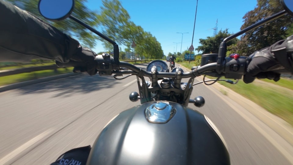 BSA Bantam 350 VS Royal Enfield HNTR 350: piccole, sportive e indiane