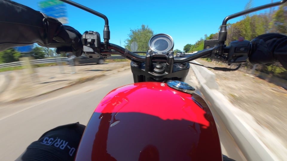 BSA Bantam 350 VS Royal Enfield HNTR 350: piccole, sportive e indiane