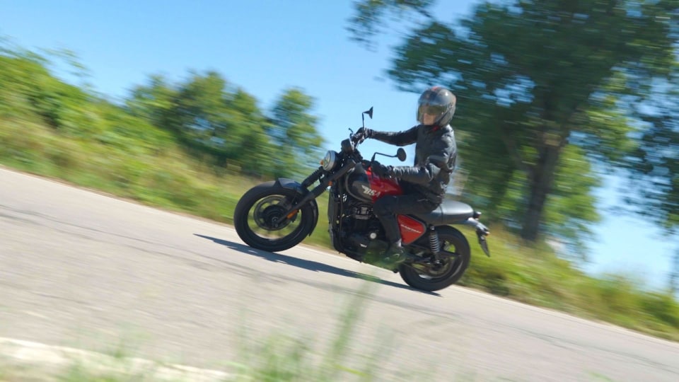BSA Bantam 350 VS Royal Enfield HNTR 350: piccole, sportive e indiane