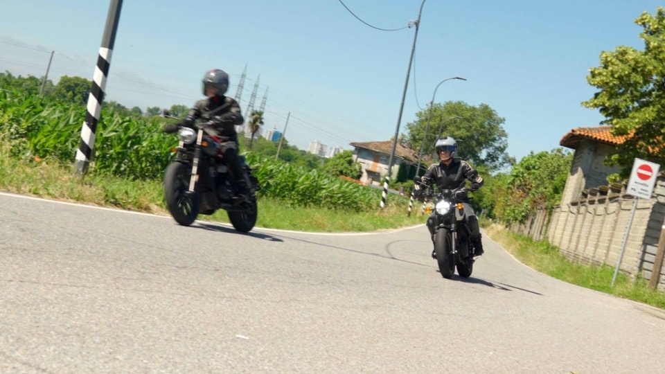 BSA Bantam 350 VS Royal Enfield HNTR 350: piccole, sportive e indiane