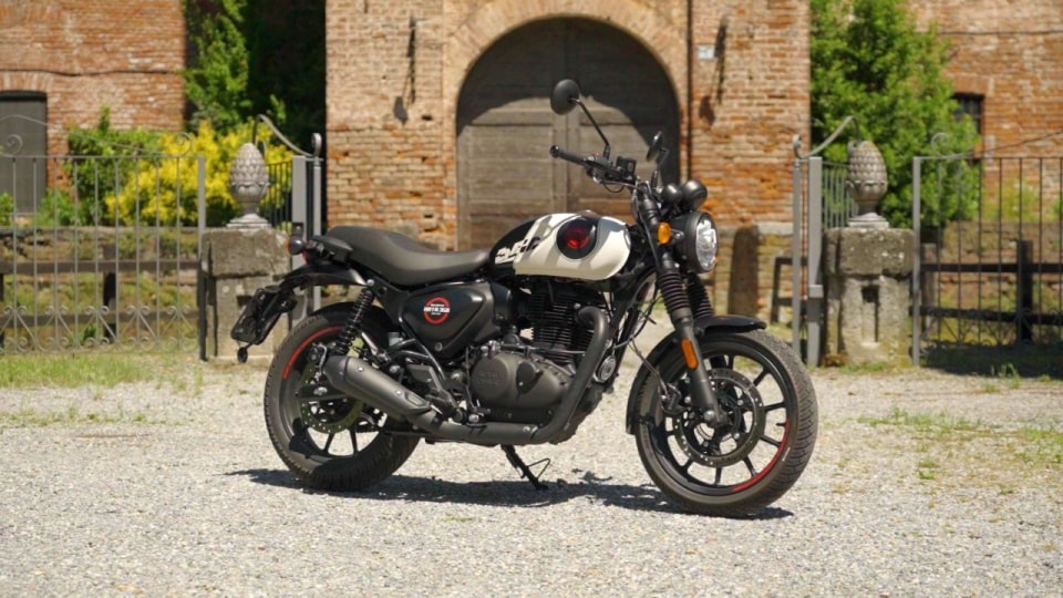 BSA Bantam 350 VS Royal Enfield HNTR 350: piccole, sportive e indiane