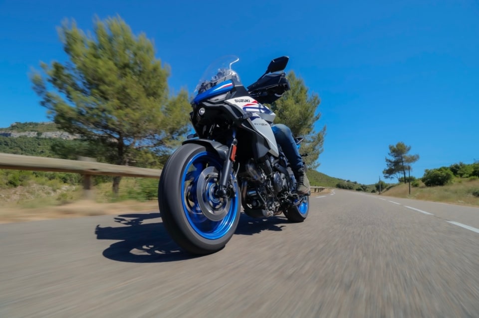 La prova della Suzuki SV-7GX: la SV diventa crossover