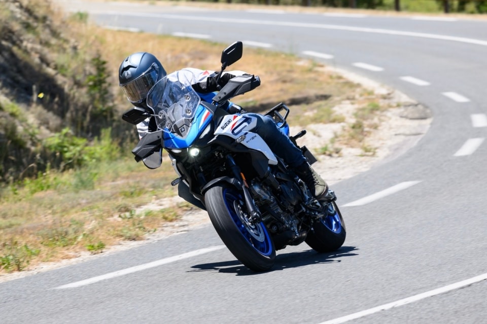 La prova della Suzuki SV-7GX: la SV diventa crossover