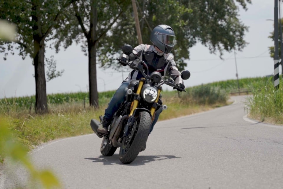 Hero Hunk 440: la roadster indiana da 3.990 euro convince davvero?