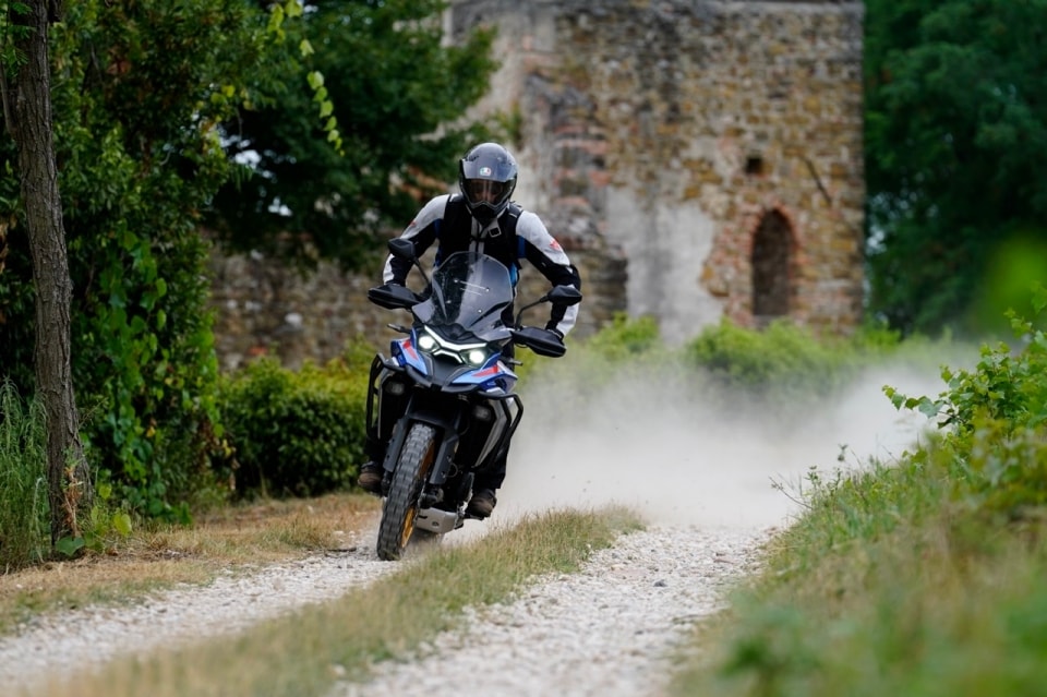 Con la 625X, Kove fa una crossover come Dio comanda (a meno di 7mila euro!)