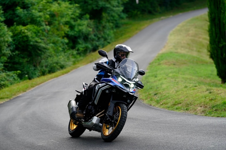 Con la 625X, Kove fa una crossover come Dio comanda (a meno di 7mila euro!)