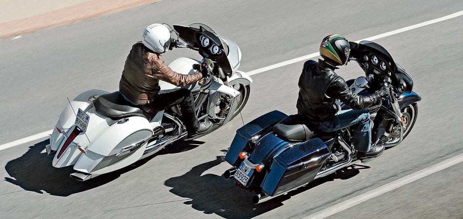 Harley-Davidson Street Glide C.V.O. FLHXSE5 Screamin' Eagle ABS, Victory Cross Country 