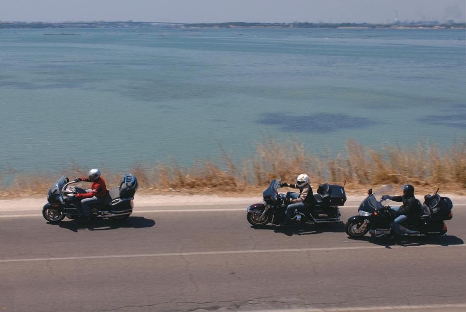 Harley-Davidson Touring Electra Glide FLHTCUI Ultra Classic Iniezione, BMW K 1200 LT ABS Touring, Honda Gold Wing 