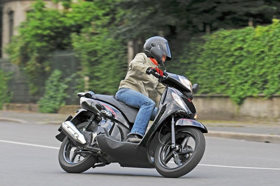 Honda SH 125 I Sport, Kymco Agility 125 R16, Suzuki Street Magic 50 