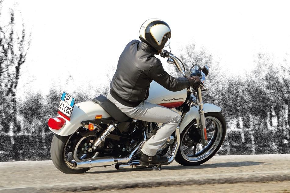 Kawasaki VN 900 Custom, Harley-Davidson Sportster 883 XL 883L SuperLow