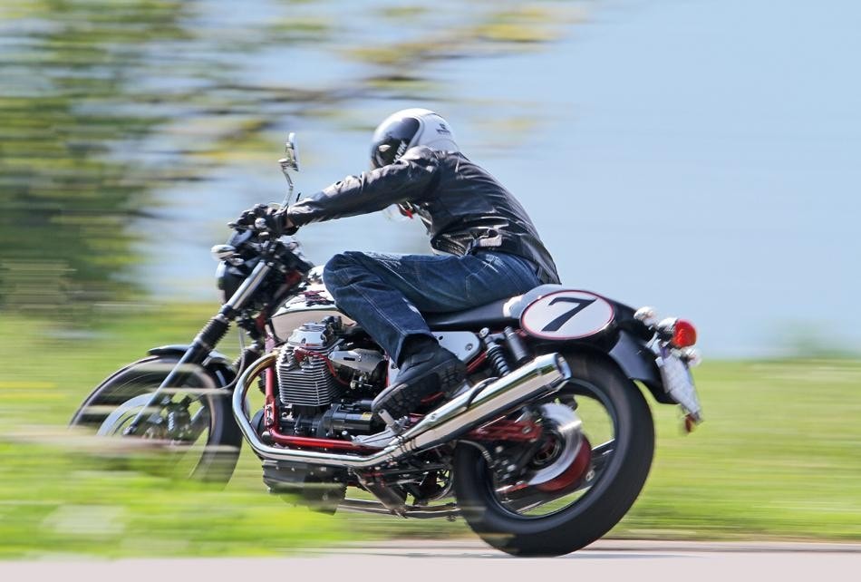 Moto Guzzi V7 Racer