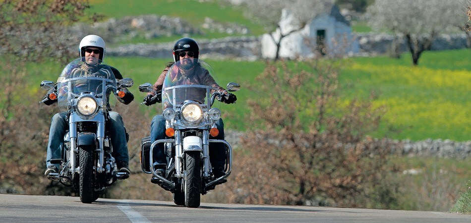 Harley-Davidson Road King C.V.O. FLHRSE3 Screamin' Eagle, Harley-Davidson Softail Standard FXST