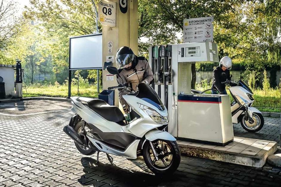 Honda PCX 125 , Yamaha Nmax 