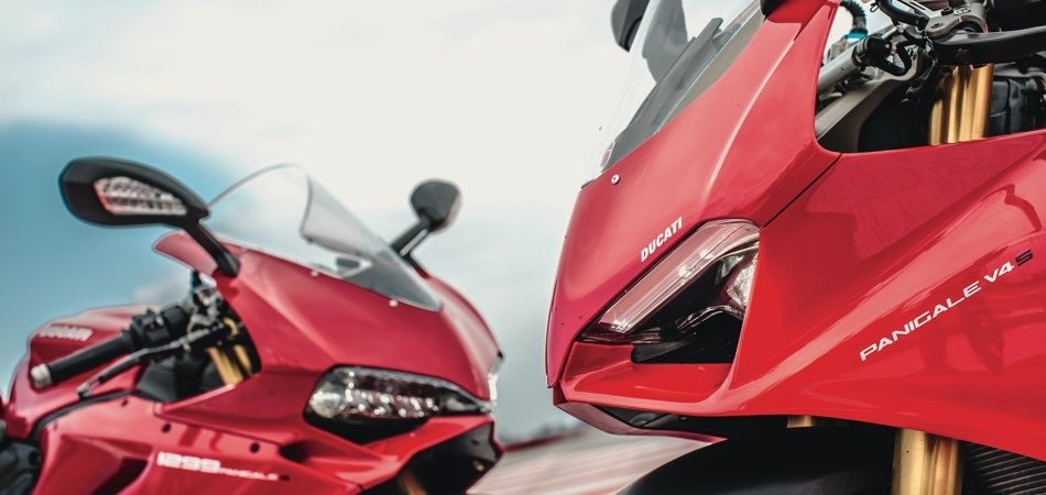 Ducati Panigale V4 S - Ducati 1299 Panigale S 