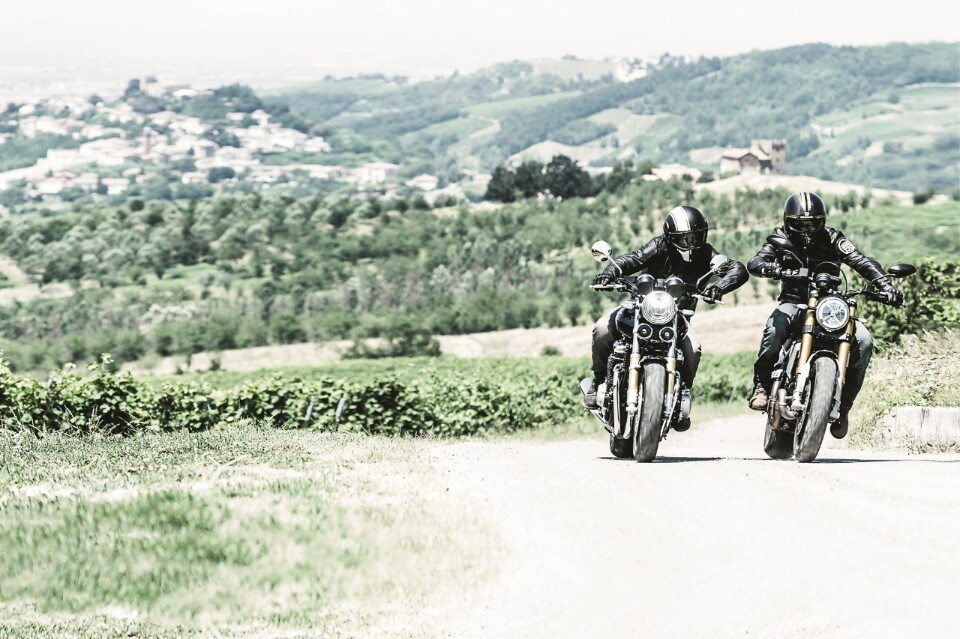 Honda CB1100RS vs Scrambler Ducati 1100 Sport, gomito a gomito